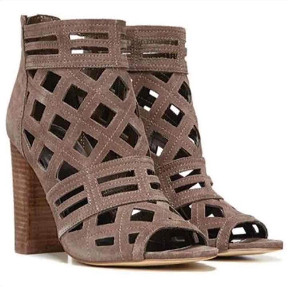 Cutout peeptoe heels 🤎